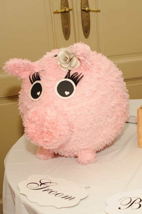 pig pinata that i made to hold our cards at our wedding Pig Pinata Diy, Pig Pinata, Piggy Birthday Party, Piggy Cupcakes, Balloon Pinata, Pig Birthday Cakes, Bee Birthday Party, Piñata Ideas, Paper Mache Animals