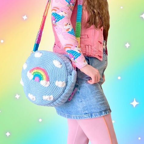 VelvetVolcano Circular Crochet Shoulder Bag in Duck Egg Blue with White Cloud and Pastel Rainbow Design and Pastel Rainbow Striped Strap Pink And Blue Outfit Aesthetic, Kidcore Crochet, Kawaii Crochet Clothes, Pastel Rainbow Crochet, Aesthetic Crochet Bag, Pastel Wardrobe, Pastel Crochet, Daffodil Yellow, Kawaii Bag