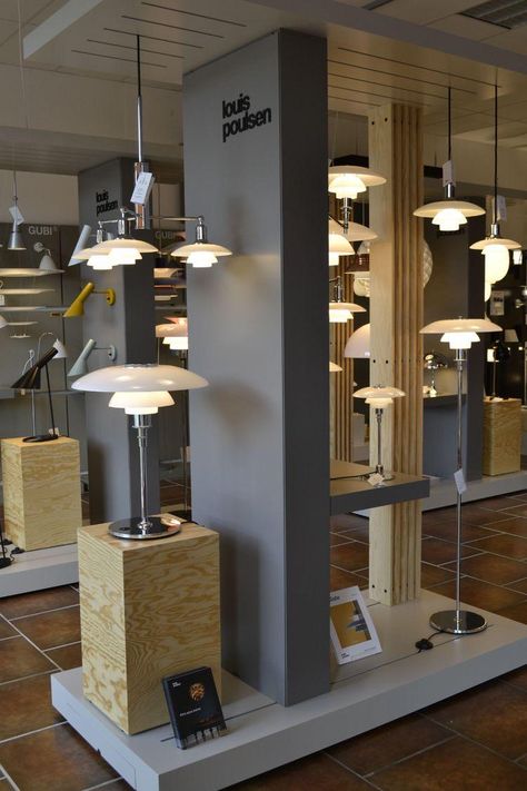 Lighting Showroom Design Retail Stores, Electric Shop Design, Electrical Shop Interior Design, Lighting Showroom Design, Lighting Store Showroom, Lights Showroom, Electrical Stores, Electrical Shop, Showroom Decor