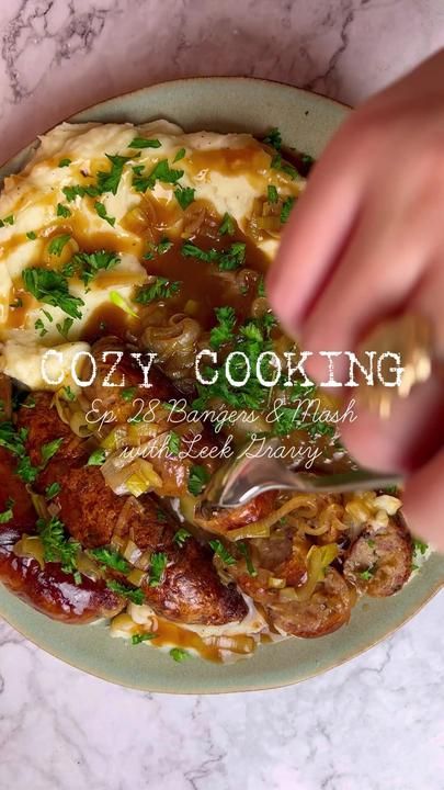 Joely Hiles on TikTok British Dinner Ideas, Mash And Gravy, Bangers And Mash Recipe, Recipe Ideas Easy, Sausage And Mash, Dinner Recipe Ideas, Homemade Comfort Food, Mash Recipe, Sausage Dishes