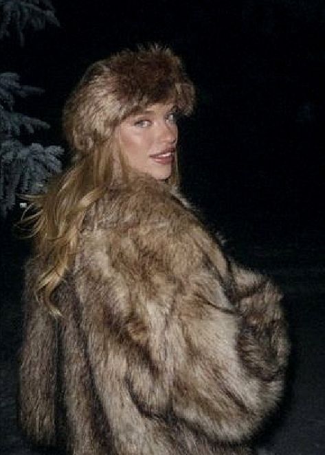 Slavic Fur Coat Aesthetic, Slavic Fur Coat, Russian Fur Outfit, Brown Fur Coat Aesthetic, Russian Snow Outfit, Slavic Girl Winter Aesthetic, Russian Fur Coat Aesthetic, Russian Coat Women, Winter Slavic Outfit