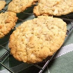 Chewy Crispy Coconut Cookies Recipe Crispy Coconut Cookies, Ranger Cookies, Coconut Cookies Recipes, Coconut Biscuits, Texas Ranger, Drop Cookies, Coconut Cookies, Semi Sweet Chocolate Chips, Cereal Recipes