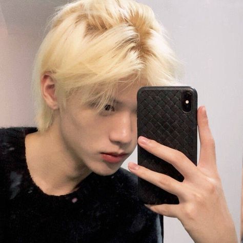 Pinterest Cute, Ulzzang Hair, Blonde Hair Boy, Blonde Asian, Yellow Hair, Ulzzang Boy, Crazy Hair, Boy Hairstyles, Boyfriend Pictures