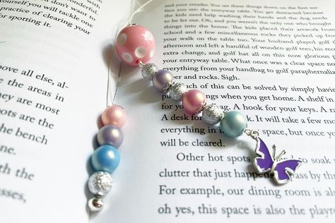 DIY Beaded Bookmark Tutorial - Living a Real Life Diy Bookmarks With Beads, Diy Beaded Bookmarks, Beaded Bookmarks Diy, Bookmarks Beads, Charm Bookmark Diy, Book Marks With Beads, Bookmark With Beads, Bookmark Tutorial, Fall Fair