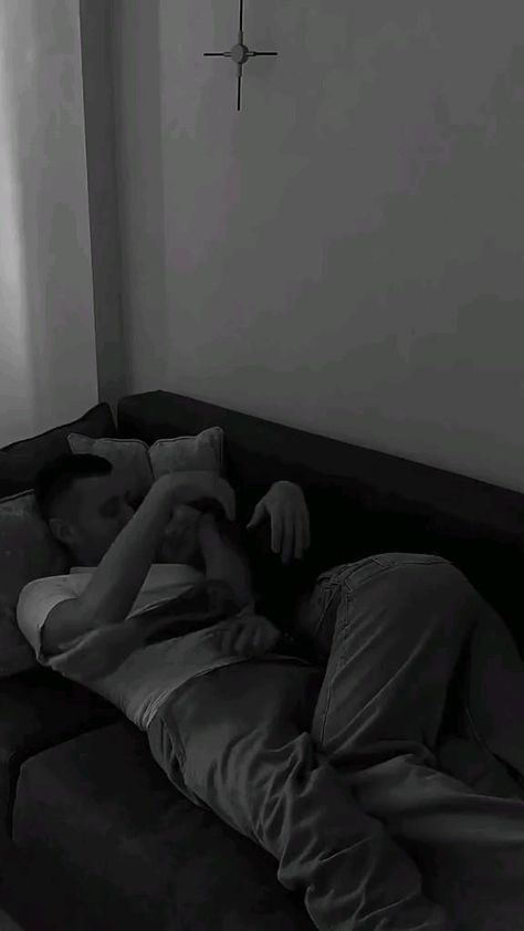 Sweet, cozy moments captured in a loving embrace. This heartwarming video shows a couple sharing an intimate hug in bed, radiating warmth and tenderness. Perfect inspiration for relationship goals and romantic vibes. Hug In Bed, Loving Embrace, Husband Wife Humor, Image Couple, Romantic Vibes, Romantic Couple Images, Wife Humor, Cute Couples Cuddling, Romantic Films