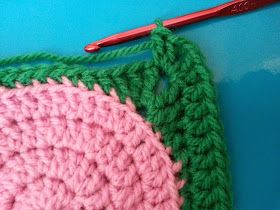 Crochet Circle, Blurry Pictures, Treble Crochet Stitch, Crochet Circles, Magic Circle, Square Patterns, Crochet Stitches Patterns, Crochet Squares, Dk Yarn