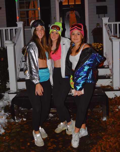 Preppy 80s Costume, Group Halloween Costumes Simple, Skier Costume Halloween, Preppy Group Costumes, Halloween Costume Ideas For Cold Weather, Group Of 3 Costume Ideas, Preppy Group Halloween Costumes, Ski Costume Halloween, Cute Halloween Costumes 2022