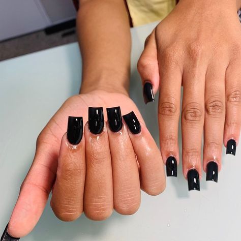 Short All Black Nails, Black Gel Acrylic Nails, Cute Short Nails Black, All Black Short Nails, Black Short Nails Acrylic, All Black Nails With Design, Nail Ideas Short Black, Black Nail Short, All Black Nails Acrylic