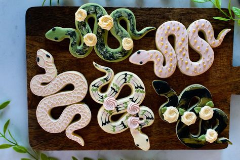 Snake Themed Food, Snake Theme Party, Snake Party Ideas, Snake Themed Birthday Party, Snake Cookies, Snake Birthday Party, Sage Party, Snake Cakes, Snake Birthday