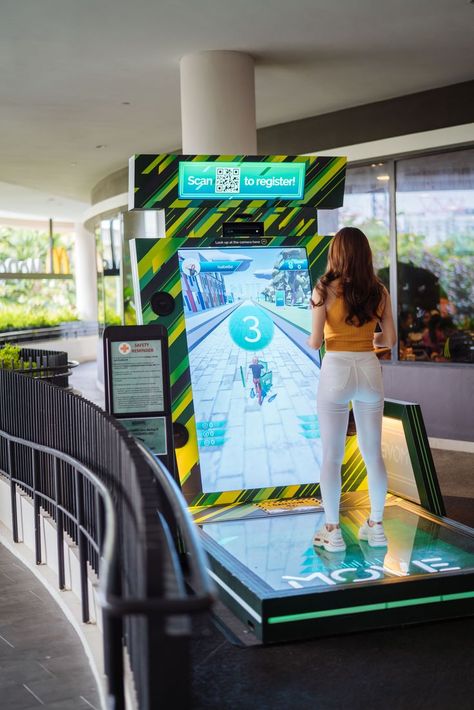 Dash across the streets of Singapore in this interactive game that sees an avatar controlled through body movements. The user’s movements are tracked in real-time, immersing players in this digital obstacle course. Gaming Stand, Game Stand, Activation Ideas, Game Booth, Stair Slide, Experiential Graphic Design, Engagement Games, Gaming Lounge, Ar Game