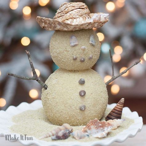 Beach Sand Snowman | Make It Fun Blog Driftwood Christmas Tree Diy, Sand Snowman, Nautical Wreaths, Christmas Tree Topiary, Christmas Diy Ideas, Coastal Crafts, Coastal Christmas Tree, Snowman Craft, Florida Christmas