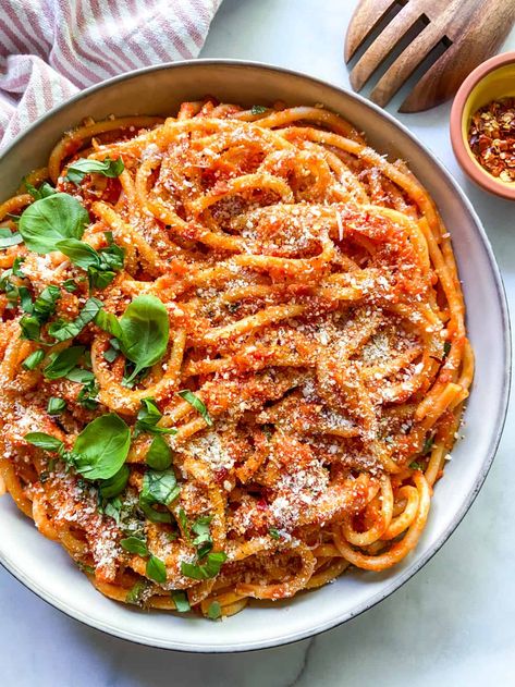 Bucatini Pomodoro – Sugary Logic Bucatini Pasta Recipes, Bucatini Recipes, Pomodoro Recipe, Italian Pasta Recipe, Pasta At Home, Pasta Pomodoro, Bucatini Pasta, Lemon Garlic Pasta, Roasted Red Pepper Pasta