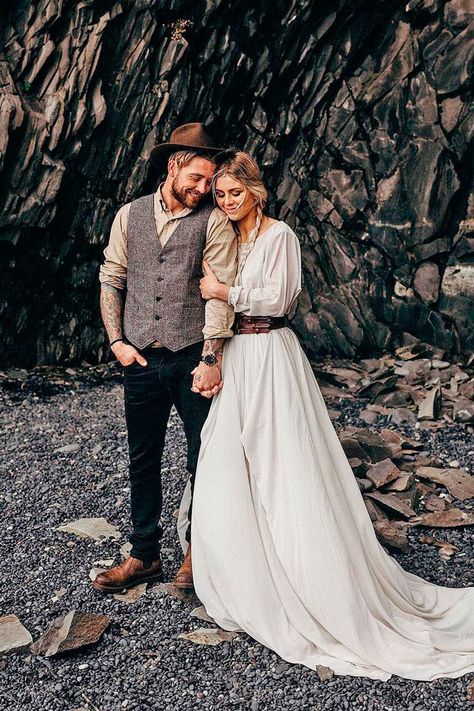 Bohemian Wedding Groom, Boho Wedding Groom, Lumberjack Wedding, Bohemian Groom, Alternative Groom, Casual Wedding Suit, Casual Groom Attire, Casual Grooms, Mens Wedding Attire