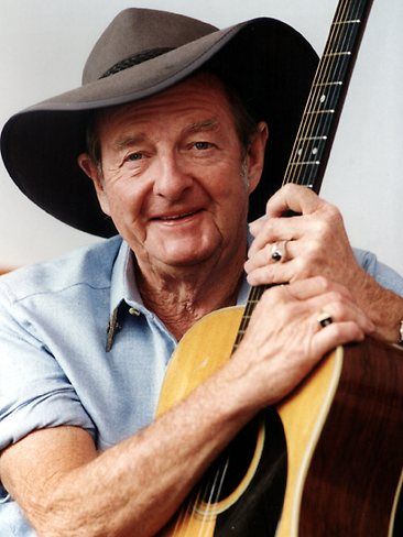 Slim dusty, a great country and western singer and a great man. Famous Australians, Australian Celebrities, Anzac Day Australia, Aussie Icons, Aussie Girl, Australian People, Australian Icons, Beautiful Australia, Tattoo Music