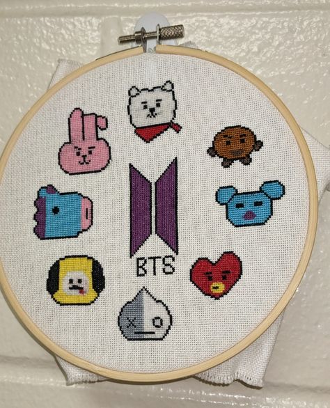 Bt21 Cross Stitch, Bts Cross Stitch Patterns, Bt21 Characters, Mini Cross Stitch, Stitch Art, Alpha Patterns, Cross Stitching, Cross Stitch Art, Cross Stitch Designs