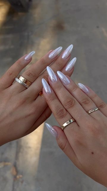 Russian Manicure Gel Nails, Russian Manicure Almond Nails, White Crome Nails Almond, White Chrome Almond Nails, Russian Nails Manicures, Russian Nails Design, Chrome Nails Almond Shape, White Naildesign, White Nails Chrome