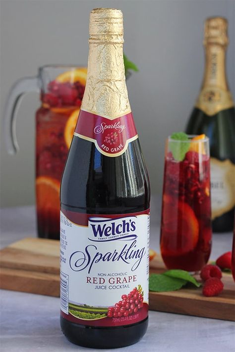 Grape Juice Drinks, Grape Juice Recipe, Christmas Drinks Nonalcoholic, Christmas Cocktails Easy, Sparkling Grape Juice, Holiday Punch Recipe, Sparkling Juice, Christmas Punch Recipes, Peach Sangria