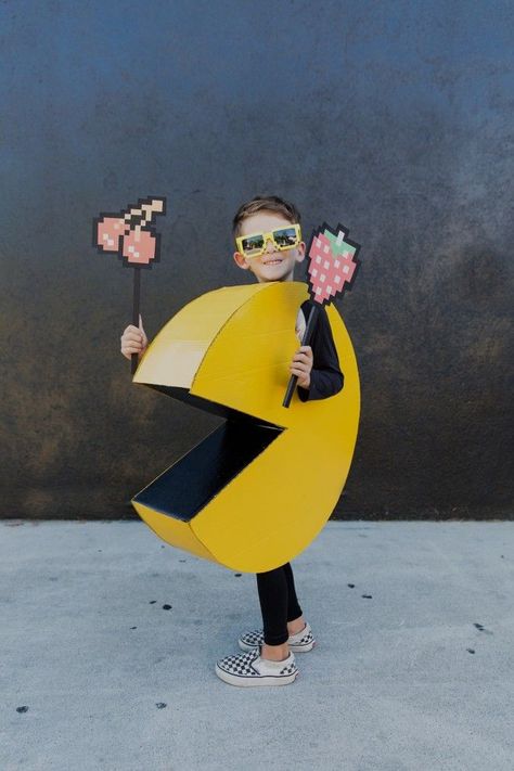 DIY Kids Pac Man Costume Costume Dinosaure, Pac Man Halloween Costume, Diy Fantasia, Pac Man Costume, Diy Haunted House Props, Diy Halloween Games, Diy Costumes Kids, Diy Halloween Costumes For Kids, Homemade Halloween Costumes