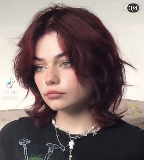 Hair Inspo Oval Face, Cherry Coke Hair Color Short Hair, Red Short Layered Hair, Short Red Hair With Layers, Short Cherry Coke Hair, Dark Cherry Red Hair Short, Cherry Red Hair Short, Short Cherry Red Hair, Alt Red Hair