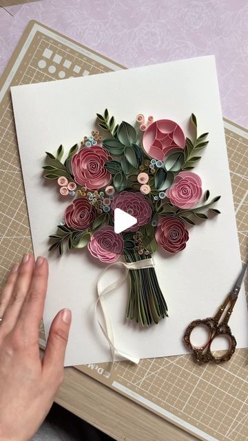 Quilling Flower Bouquet, Rose Quilling, Quilled Bouquet, Quilling Roses, Quilling Rose, Roses Craft, Quilled Roses, Quill Art, Art Quilling