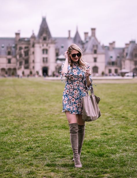 Don't miss this spot if you're visiting Asheville, North Carolina! Asheville Nc Outfits, Biltmore Estate Outfit, Perfect Spring Outfit, Biltmore Estate, Fashion Blogger Style, Outfits Spring, Fashion Group, Asheville Nc, Asheville