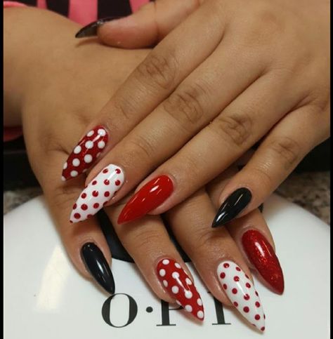 Vintage Nails 1950s, Rockabilly Nails Designs, Pinup Nails, 50s Nails, Red Black And White Nails, 1950s Nails, Pin Up Nails, Rockabilly Nails, Metallic Nails Design