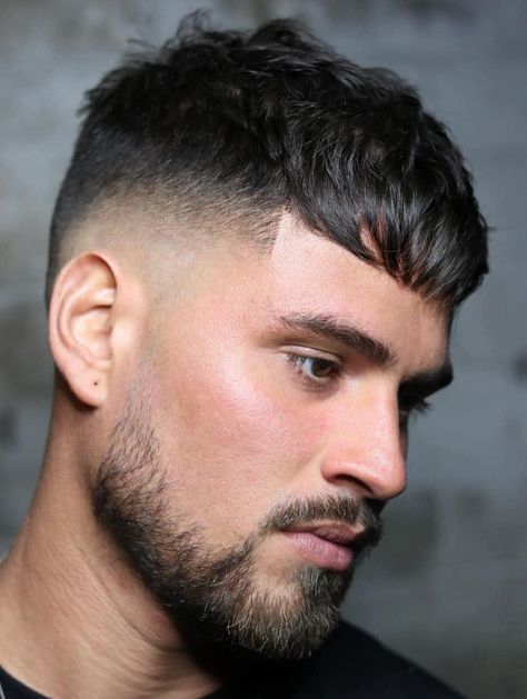 Exciting Chin Strap Beard Variations Guys With Round Faces, Men With Gray Hair, Long Chin, Haircuts For Guys, Chin Beard, Round Face Men, Stubble Beard, Beard Designs, Mens Hairstyles Fade