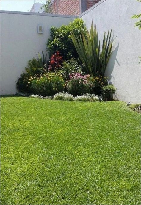 Grass Garden Landscaping, Corner Landscaping, Small Front Yard Landscaping, نباتات منزلية, Front Yard Garden Design, Corner Garden, Outdoor Gardens Design, Garden Yard Ideas, Backyard Garden Design