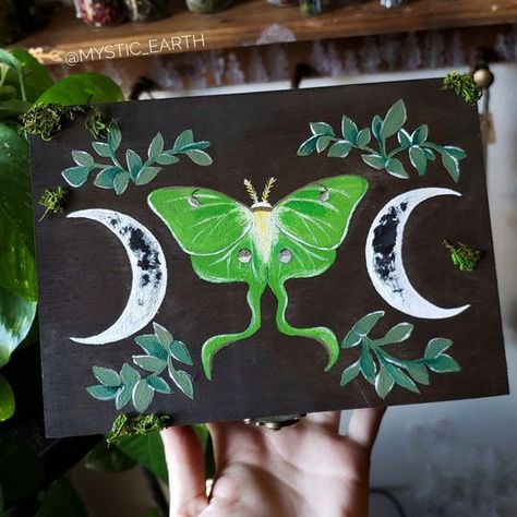 Witch Stuff Drawing, Small Witchy Paintings, Simple Witchy Paintings, Witchy Artwork Painting, Tarot Painting Ideas, Witch Boxes Painted, Crystal Box Painting Ideas, Moth Painting Ideas, Whimsigoth Painting Ideas