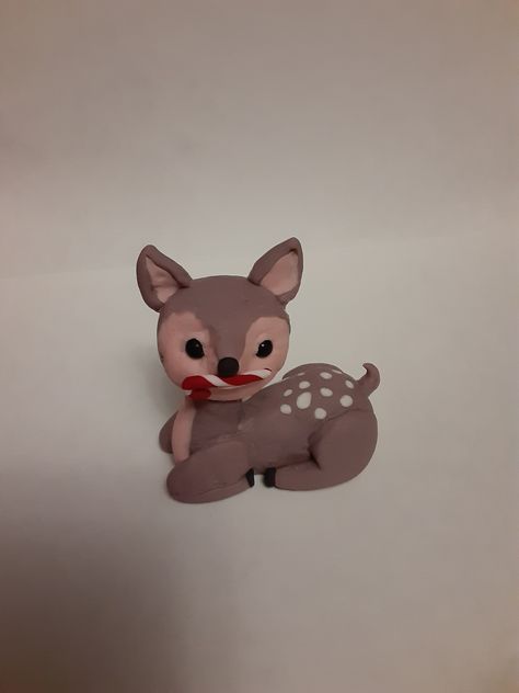 This baby deer eating a candycane is handmade with polymer clay. It was a little tricky to make but it turned out so cute! Deer Polymer Clay, Clay Deer, Deer Eating, Clay Figurines, Clay Figurine, Clay Animals, Baby Deer, Diy Clay Crafts, Diy Clay