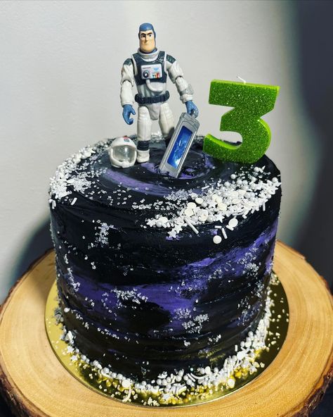 Buzz Light Year Cake, Lightyear Birthday Cake, Lightyear Birthday Party, Buzz Birthday, Buzz Lightyear Cake, Lightyear Cake, Buzz Lightyear Party, Buzz Lightyear Birthday, Kids Birthday Cake