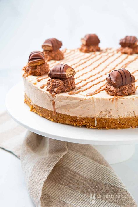 Kinder Bueno Recipes, Bueno Cheesecake, The Best Cheesecake Recipe, Fun Cheesecake Recipes, Bueno Recipes, Best Cheesecake Recipe, The Best Cheesecake, Caesar Pasta Salad, Mint Cheesecake