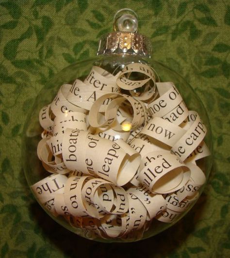 Recycled Book Crafts, Bookish Crafts, Bookish Christmas, Old Book Crafts, Steampunk Christmas, Bookish Stuff, Book Page Crafts, Diy Christmas Tree Ornaments, Creative Books