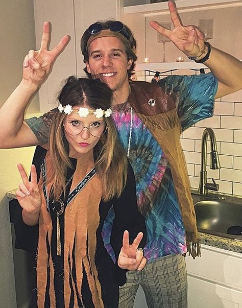 Hippies #halloween2017 #halloweenmakeup #Halloweencostumes #couplecostume #CouplesCostume #hippie #hippiecostume #hippiecouple #hippielove #costume #halloweenparty Hippy Costume Couple, Hippies Halloween Costumes, Hippie Outfits Costume, Hippy Costume Halloween, 70s Costume Ideas For Couples, Hippies Costumes, Hippie Couple Costume, Easy Hippie Costume, Hippie Costume Ideas Diy