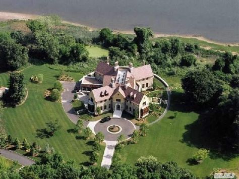 Mansion For Sale: Beautiful Home Shaped Like an X - Four houses set at angle with indoor pool in the center- awesome inside Family Compound Ideas Layout, Family Compound, Long Island Sound, Mansions For Sale, Unique Layout, Indoor Swimming Pools, Waterfront Homes, Luxury Real Estate, Aerial View