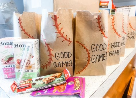 Tee Ball Snack Ideas, Baseball Game Snacks For Team, T Ball Snack Ideas, Softball Snack Ideas, Tball Snack Ideas Team Mom, Baseball Team Snacks, Baseball Snack Bags, Tball Snacks, Baseball Game Snacks