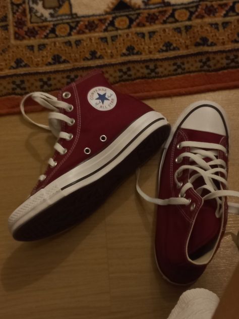 Dark red converse ❤️‍🔥 Deep Red Converse, Dark Red Platform Converse, Cherry Red Converse, Maroon Converse Aesthetic, Wine Red Converse, Dark Red Converse Outfit, Red Platform Converse, Red Shoes Aesthetic, Red Aethstetic