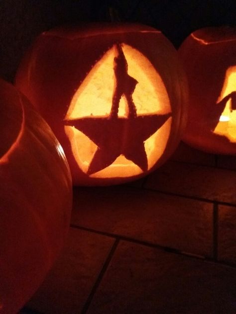 Hamilton pumpkin Musical Pumpkin Carving, Pumpkin Carving Ideas Hamilton, Ballet Pumpkin Carving Ideas, Musical Theatre Pumpkin Carving, Musical Pumpkins, Movie Pumpkin Carving Ideas, Music Pumpkin Carving, Hamilton Pumpkin Carving, Pumpkin Carving Creative