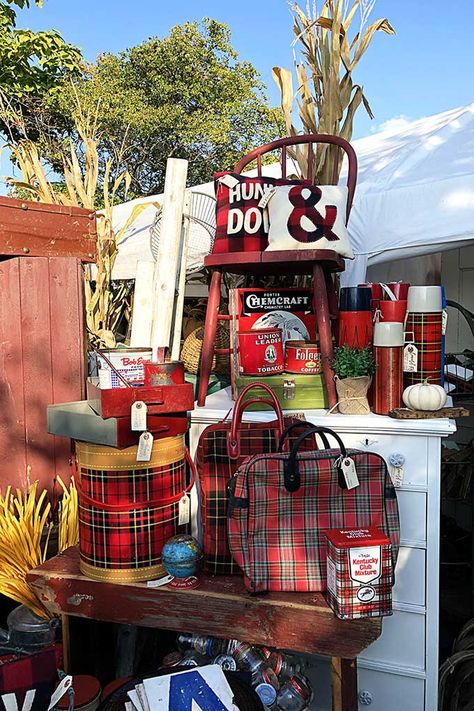 Plaid thermos display at The Country Living Fair Vintage Camping Decor, Decorating With Vintage Thermos, Plaid Camping Decor, Old Thermos Decor, Vintage Thermos Display, Cookware Vintage Camping, Winter Picnic, Country Living Fair, Vintage Thermos