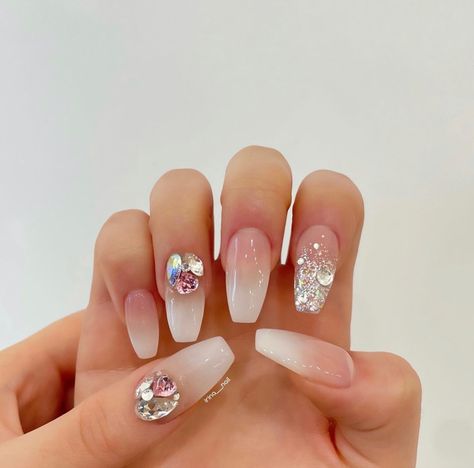 Korean Wedding Nails, Nails Crystals, Nail Korean, Diy Rhinestone Nails, Korea Nail, Self Nail, Stone Nail Art, Korean Nail Art, Glam Nails