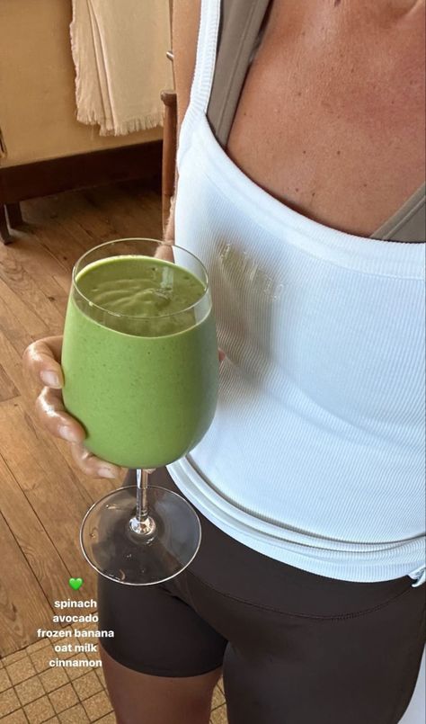 Avocado Smoothie Aesthetic, Healthy Food Vegetables, Healthy Clean Eating Aesthetic, Making Smoothies Aesthetic, Green Smoothie Aesthetic, Healthy Photos, Almond Daughter, Smoothie Aesthetic, Healthy Goals