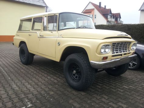 International IHC Travelall 4x4 from 1962 International Travelall, International Pickup Truck, International Harvester Truck, International Scout, Jeep Pickup, Truck Yeah, Jeep 4x4, Vintage Trailers, International Harvester