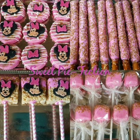 Rice Krispies Chocolate, Sweets Table Ideas, Mouse Dessert, Minnie Mouse Cupcake Toppers, Minnie Mouse Theme Party, Minnie Mouse Birthday Party Decorations, Minnie Mouse First Birthday, Minnie Mouse Birthday Decorations, Minnie Mouse 1st Birthday