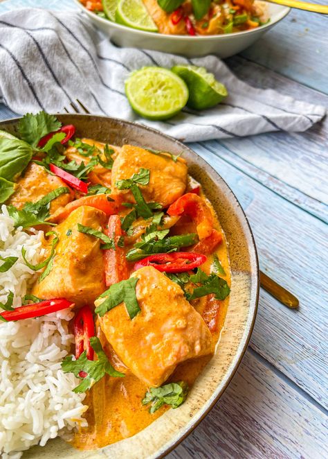 Thai Red Curry Fish, Thai Curry Fish, Tilapia Curry, Red Curry Fish, Easy Fish Curry Recipe, Thai Fish Recipe, Thai Fish Curry, Curry Salmon, Seafood Curry