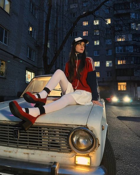 People Sitting On Roof, Sitting On Roof, Sunset People, Car Sunset, Shoes Aesthetic, People Sitting, A Car, A A, Roof