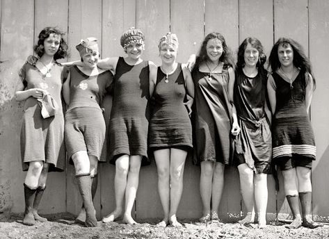 43 Interesting Vintage Snapshots of Women in Swimsuits From the 1920s43 Interesting Vintage Snapshots of Women in Swimsuits From the 1920s 1920s Swimsuit, Flapper Girls, 1920s Looks, American Photo, Flapper Girl, 1920s Flapper, Photo Poster, Printable Vintage, Roaring 20s