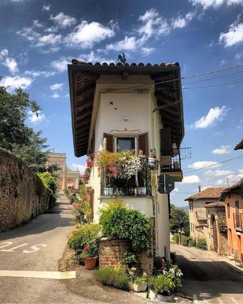 Roman Artifacts, Piedmont Italy, Ancient Village, Medieval Village, Roman City, Italian Village, Types Of Wine, San Pietro, House Museum