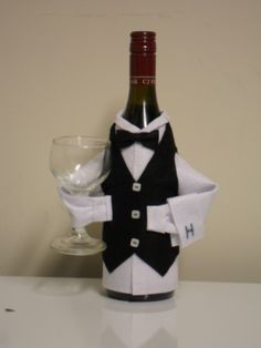 Wine Apron, Liquor Bottle Crafts, Wine Craft, Wine Bottle Covers, Wine Bottle Bag, Wine Bottle Art, Wine Bottle Diy Crafts, Wine Bottle Diy, Altered Bottles