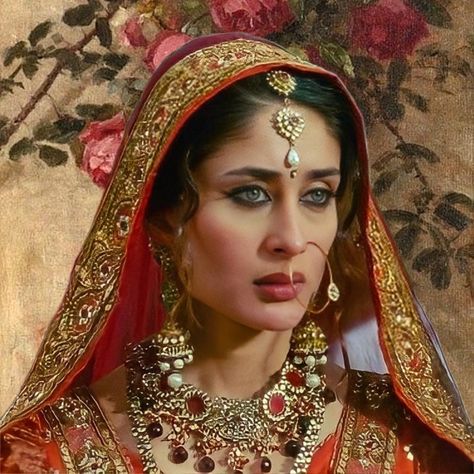 Karina Kapoor, Bollywood Makeup, Vintage Bollywood Aesthetic, Deepika Padukone Style, Clear Skin Tips, Stunning Makeup, Vintage Bollywood, Model Inspo, Indian Aesthetic