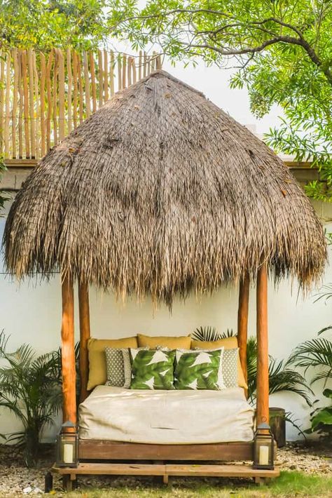 Towel Cabana, Pool Cabana Day Bed, Bamboo Near Pool, Cabana Poolside Pictures, Modern Pool Cabana, Backyard Pool Cabana, Prefab Pool House, Pool Cabana Ideas, Backyard Cabana